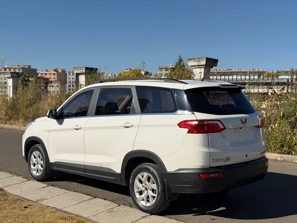 Wuling Hongguang S3 1.5 L Manual Comfort CN-VI