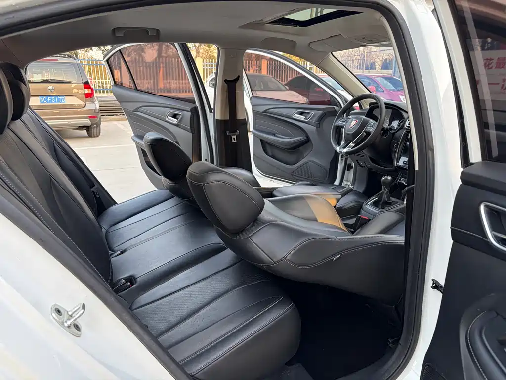 Roewe i5 1.5 L Manual 4 G Connected Bright Grand