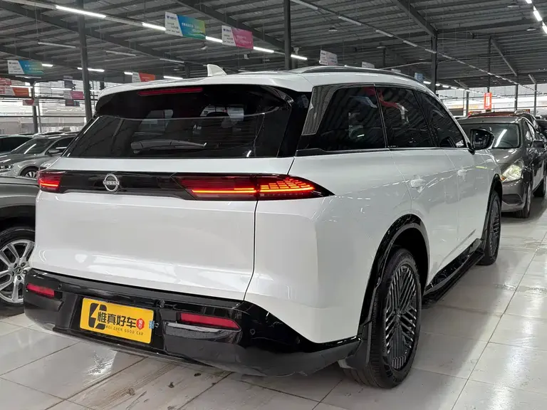Nissan Tanlu 380 VC-TURBO 4 WD Smart Supreme 6-seat