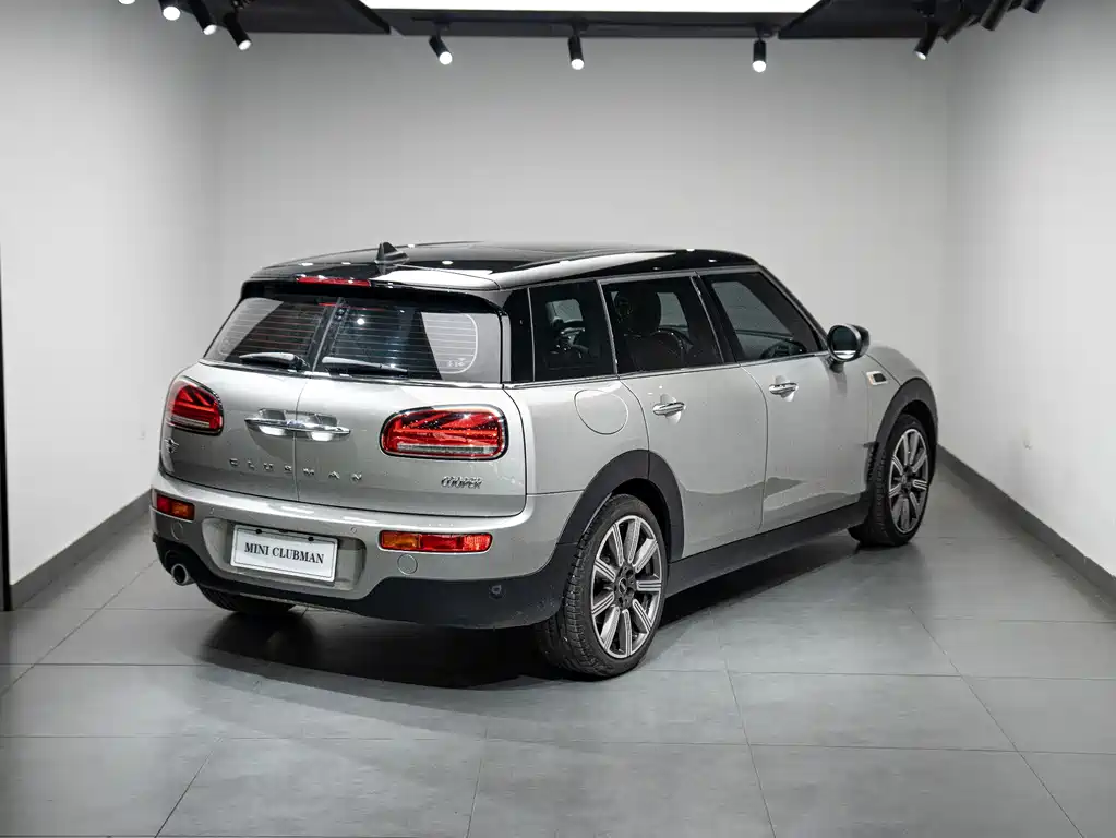 MINI CLUBMAN 1.5 T COOPER Connoisseur