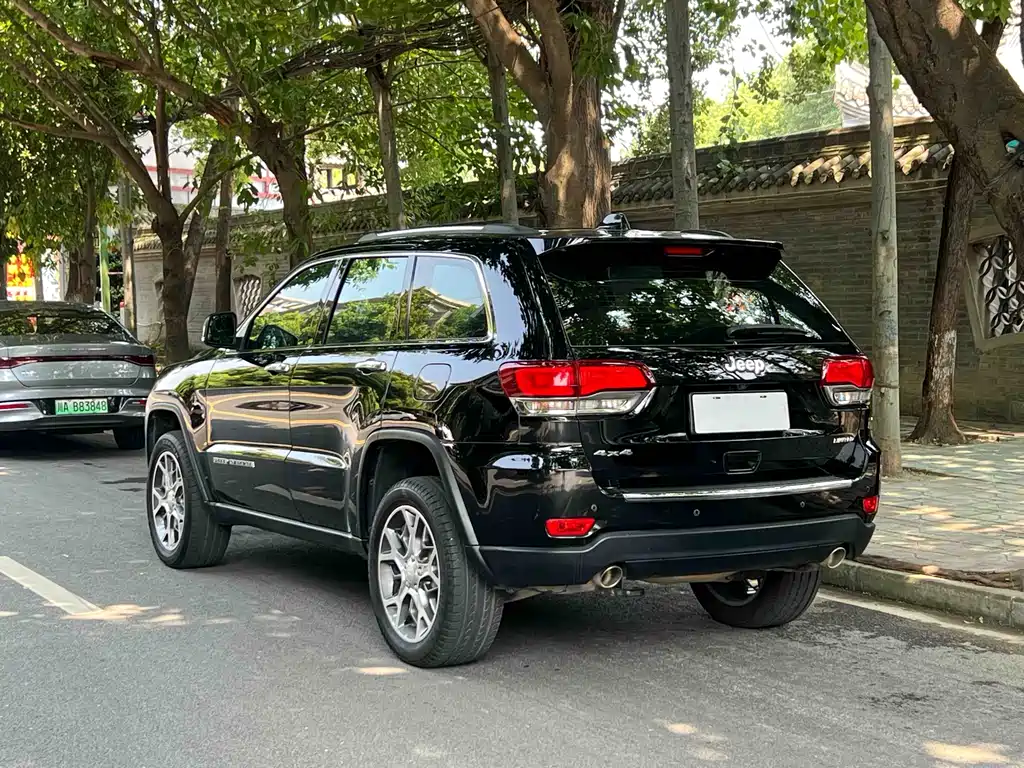 Grand Cherokee (Import) 3.0 L Elite Navigation