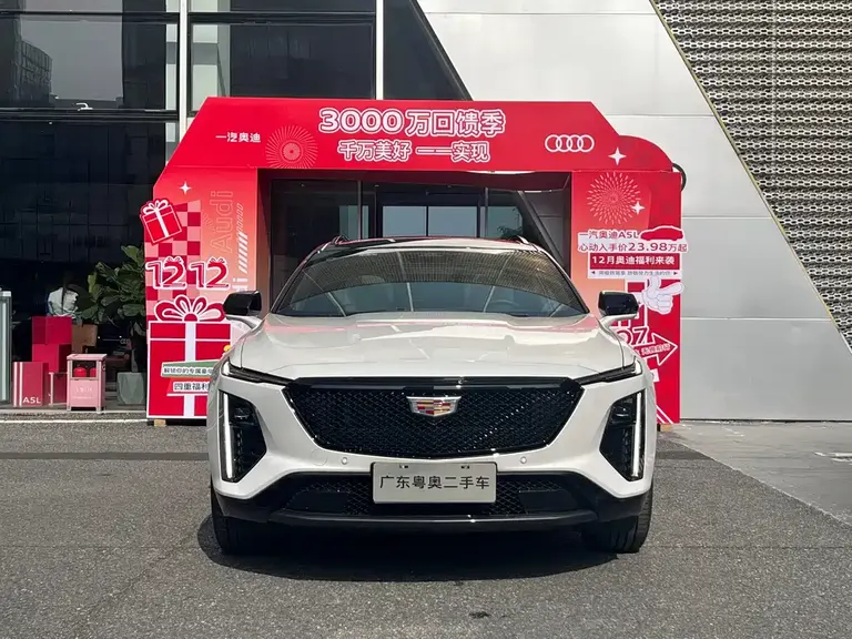 Cadillac GT4 25 T Distinguished