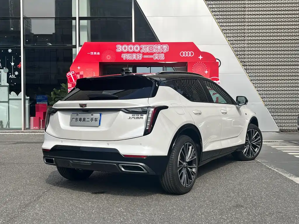 Cadillac GT4 25 T Distinguished