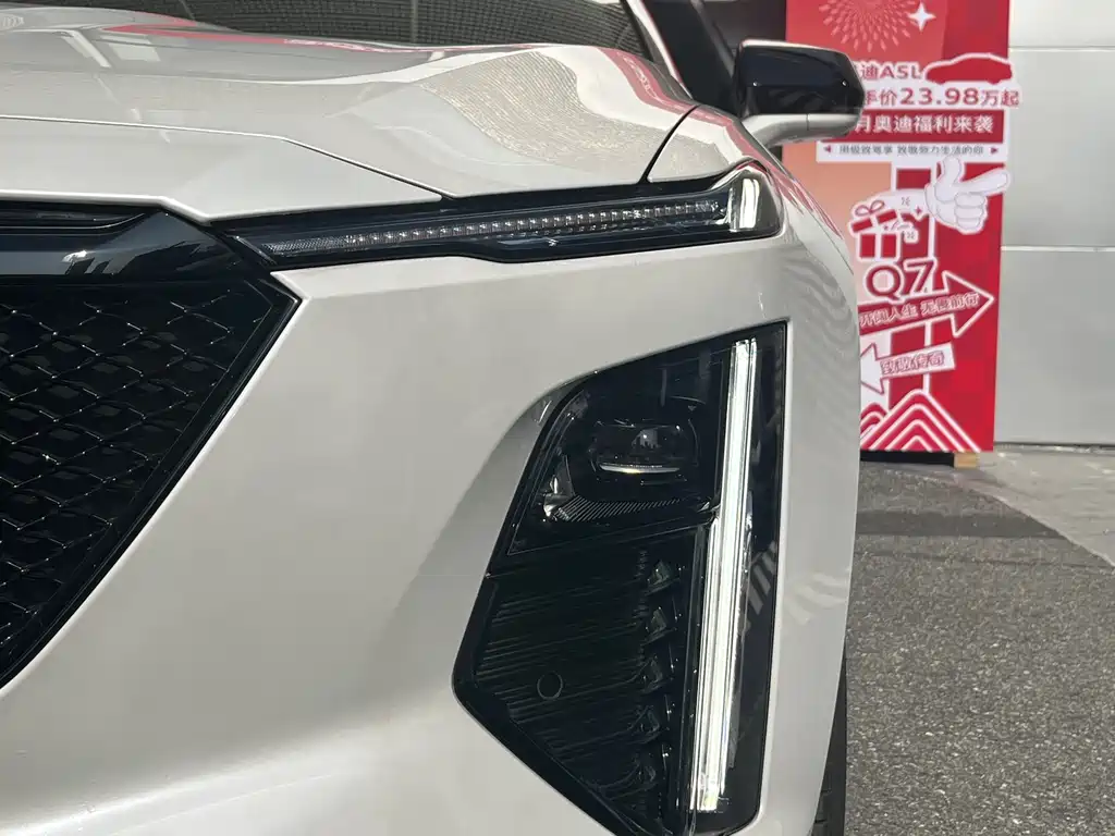 Cadillac GT4 25 T Distinguished