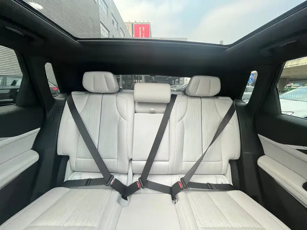 Cadillac GT4 25 T Distinguished