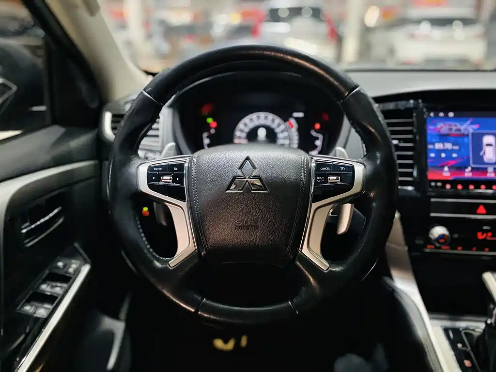 Pajero Sport (Import) 帕杰罗·劲畅进口 2020款 3.0 L 豪华版