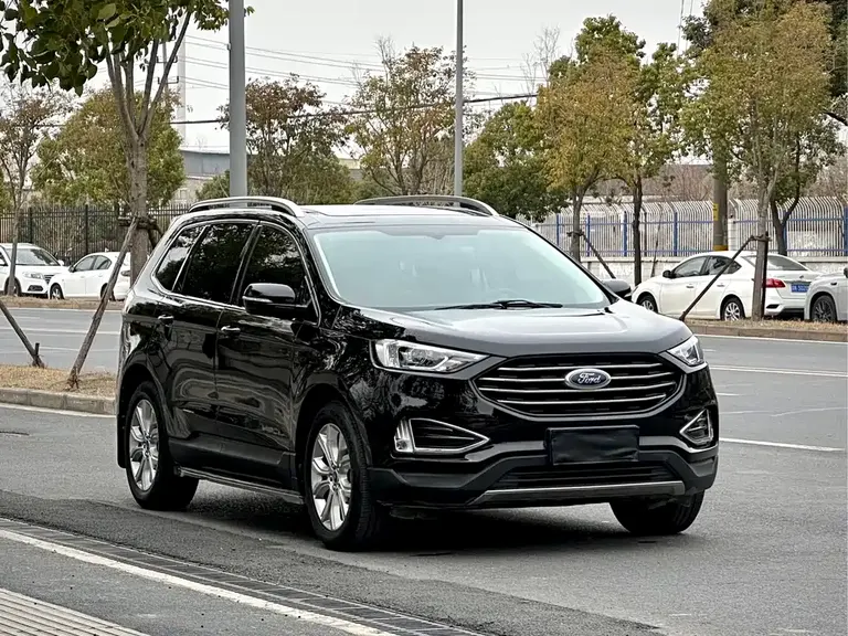 Ford Edge EcoBoost 245 2 WD Platinum Sharp 5-seat