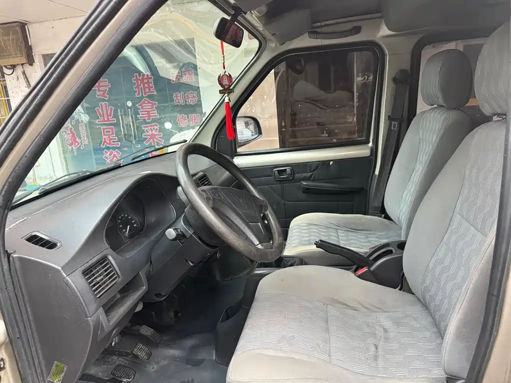 Wuling Rongguang 五菱荣光 2012款 1.5 L加长标准型