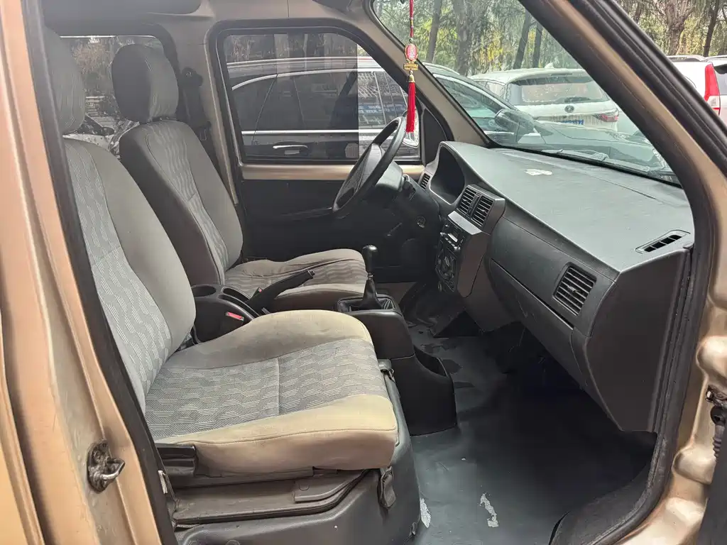 Wuling Rongguang 五菱荣光 2012款 1.5 L加长标准型