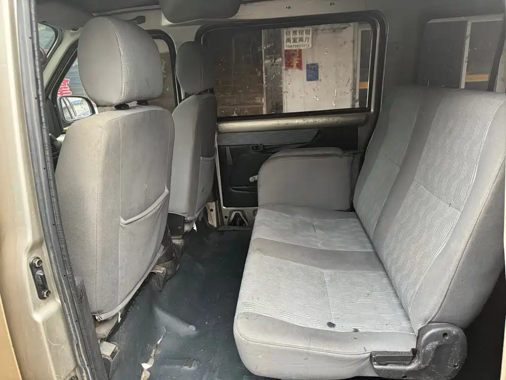 Wuling Rongguang 五菱荣光 2012款 1.5 L加长标准型