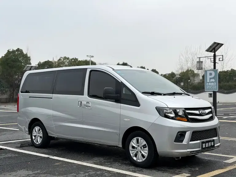 JAC Refine M3 PLUS Maker 1.8 L Luxury