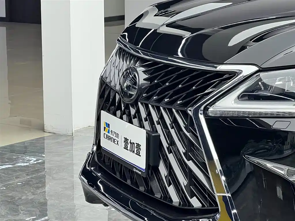 Lexus LX 570 Distinguished Luxury