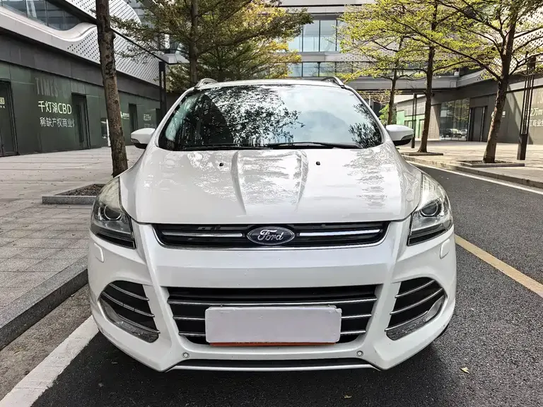 Ford Kuga 2.0 L GTDi 4 WD Distinguished
