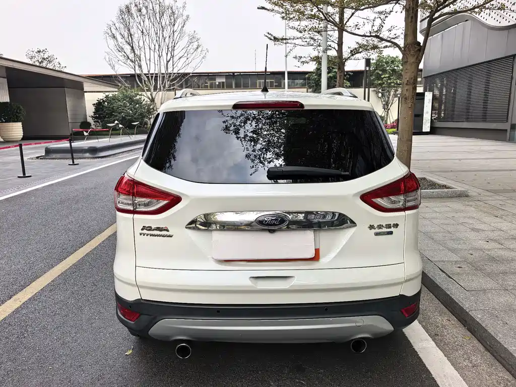 Kuga 2.0 L GTDi 4 WD Distinguished