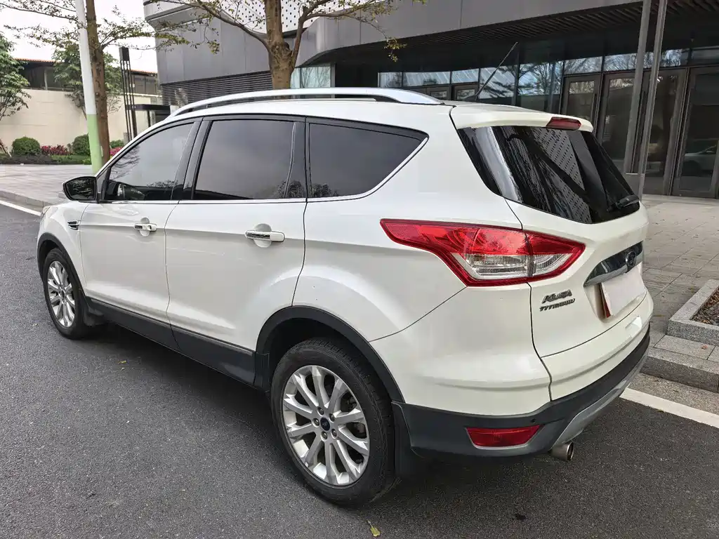 Kuga 2.0 L GTDi 4 WD Distinguished