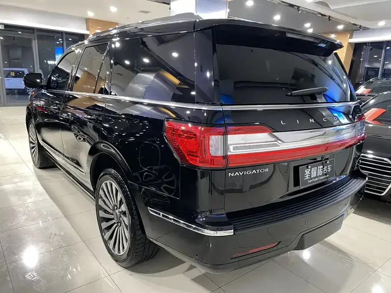 Lincoln Navigator 3.5 T Honor Shine