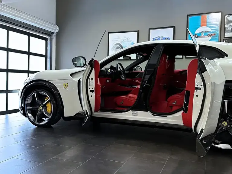 Ferrari Purosangue 6.5 L V12