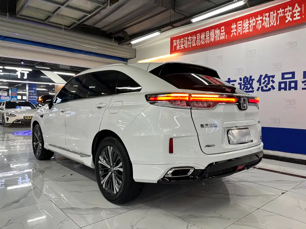 Honda UR-V 370 TURBO 4 WD Premium