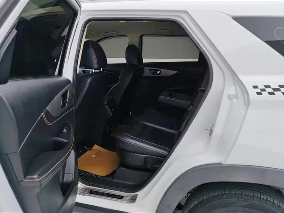 Fengguang S560 1.8 L Manual Urban 5-seat