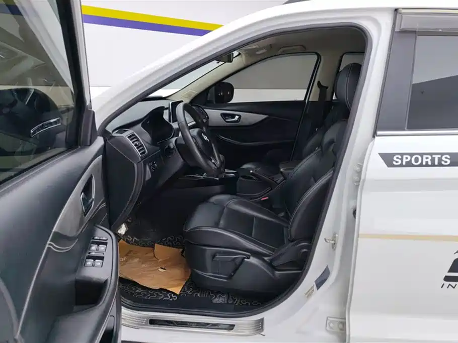 Fengguang S560 1.8 L Manual Urban 5-seat