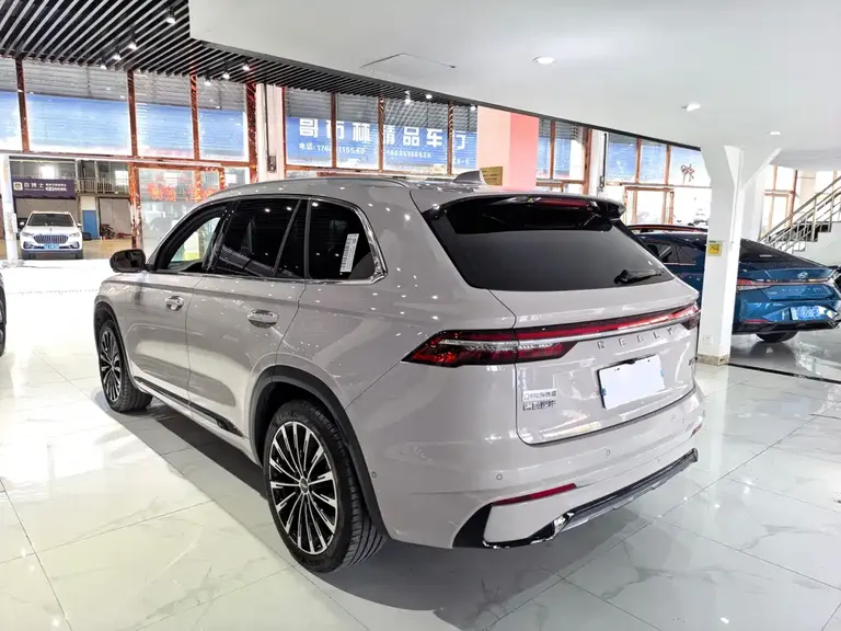 Geely Xingyue L Oil Hybrid 1.5 T Sky Palace
