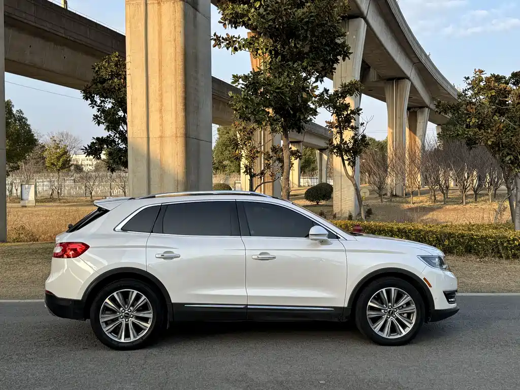 Lincoln MKX 2.7 T 4 WD Honor Shine