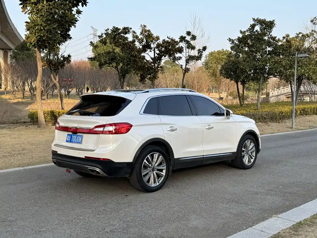 Lincoln MKX 2.7 T 4 WD Honor Shine