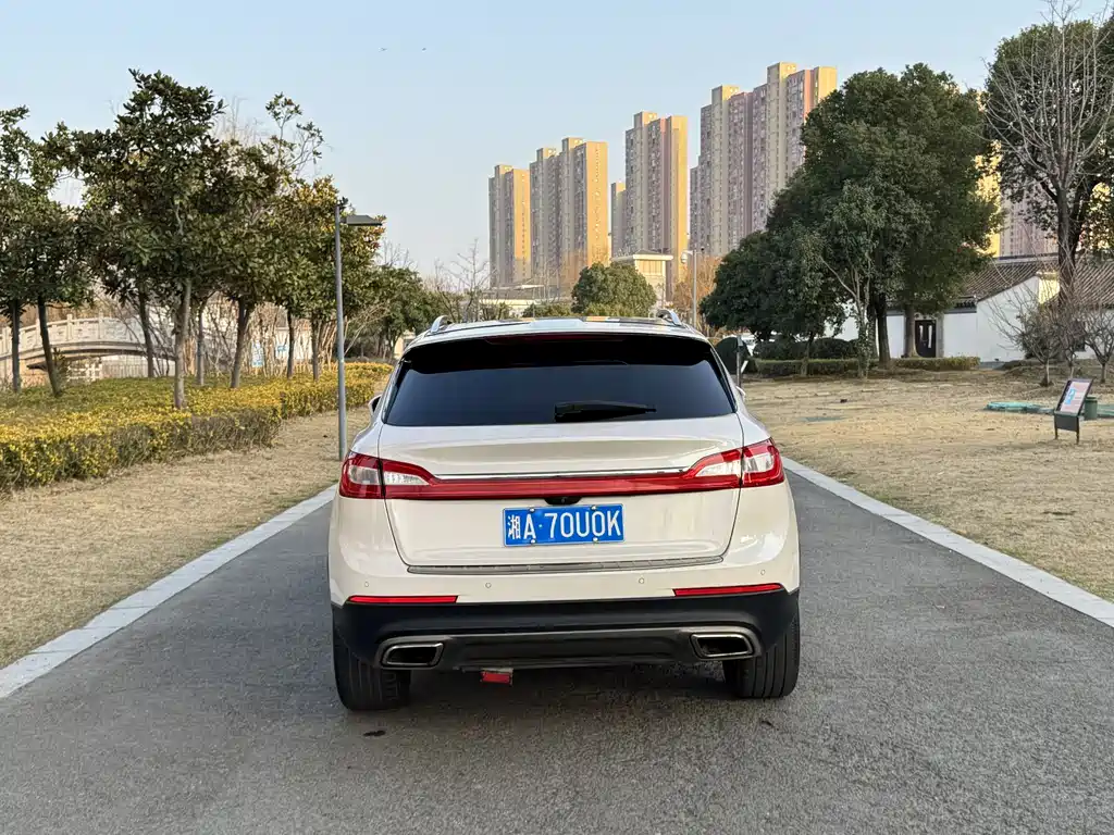 Lincoln MKX 2.7 T 4 WD Honor Shine