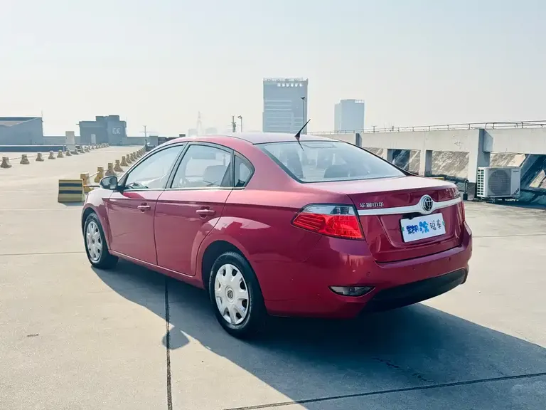 Brilliance H330 中华H330 2013款 1.5 L 自动舒适型