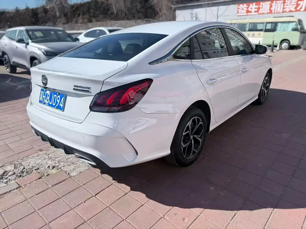 MG5 180 DVVT CVT Luxury