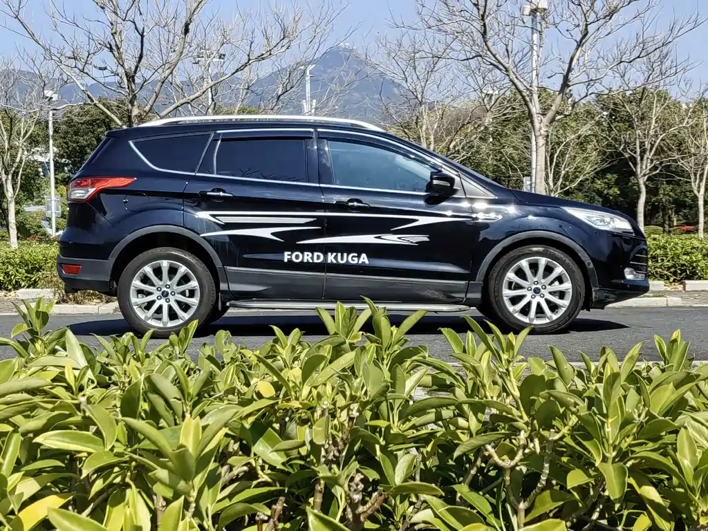 Kuga 2.0 L GTDi 4 WD Distinguished
