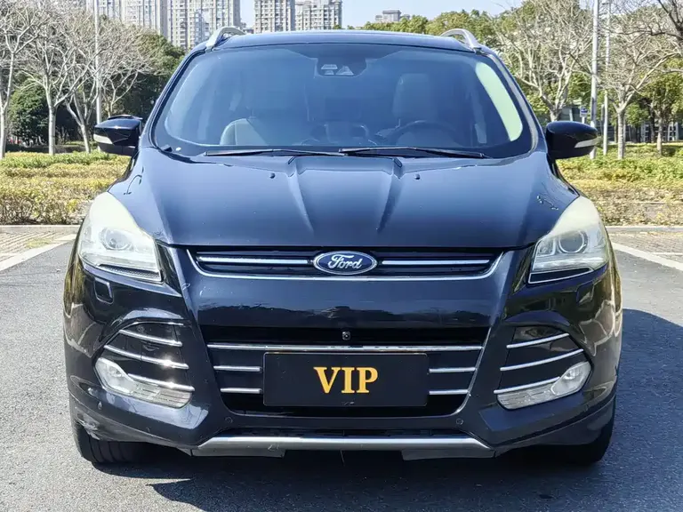 Ford Kuga 2.0 L GTDi 4 WD Distinguished
