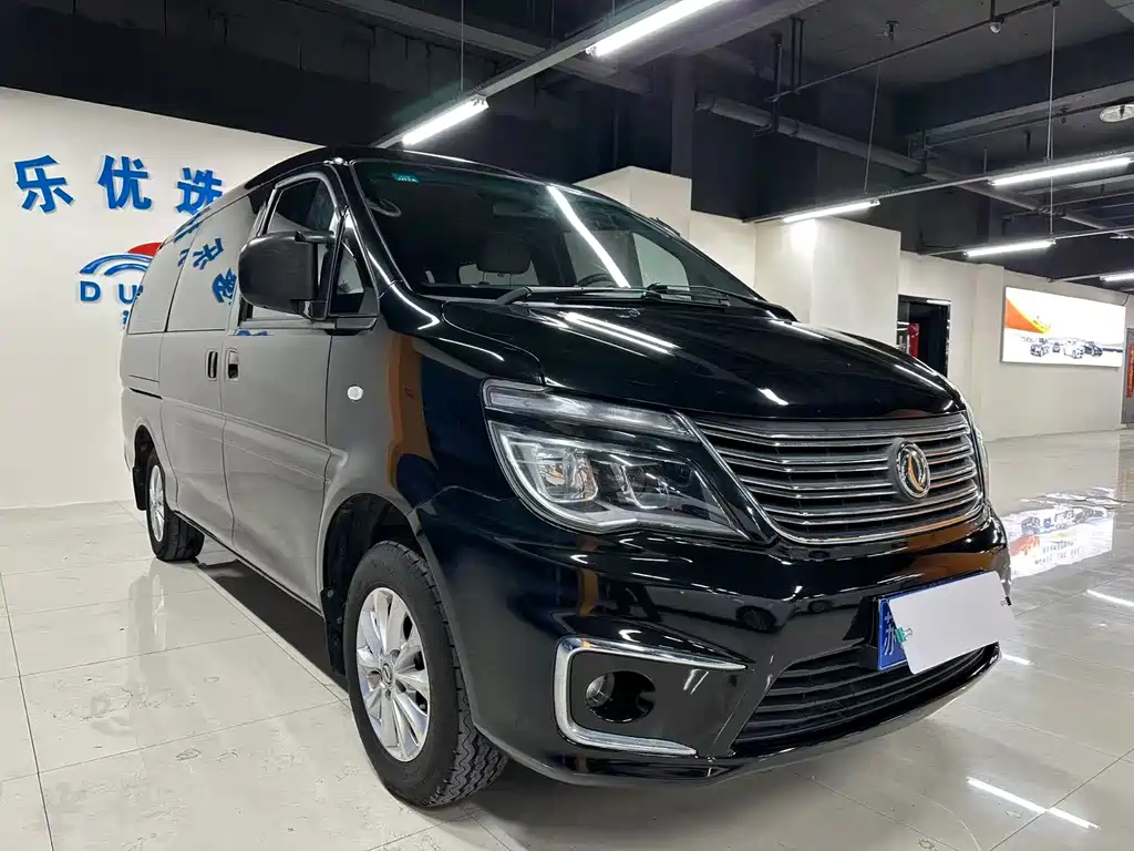 Lingzhi M5 L 1.6 L 7-seat Luxury