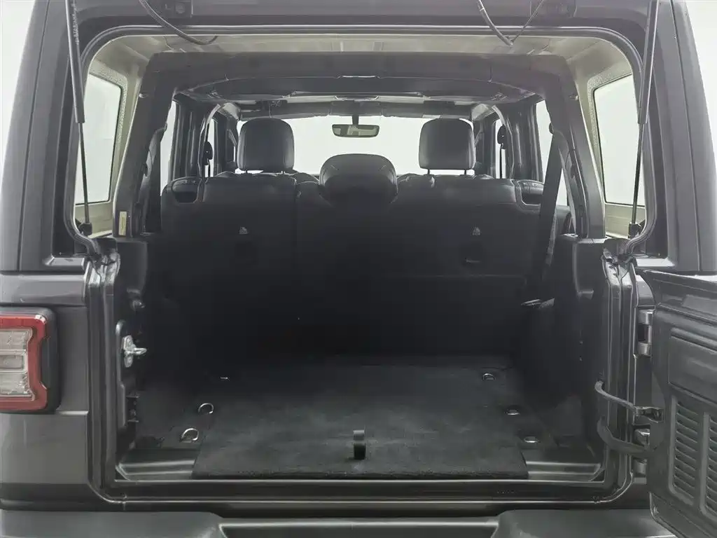 Wrangler 2.0 T Sahara 4-door CN-VI