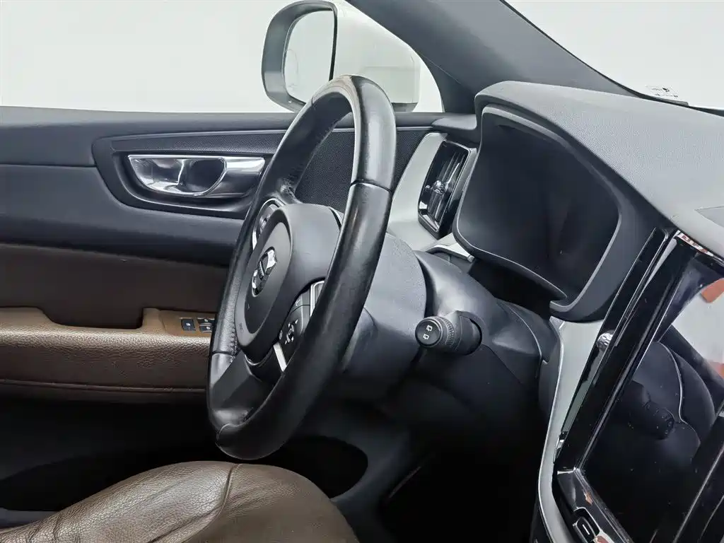 Volvo XC60 T5 4 WD Smart Ease Luxury