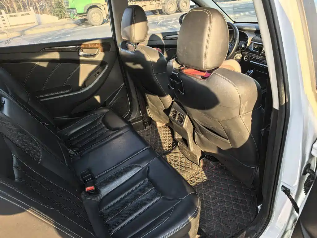 Fengguang 580 1.5 T CVT Connected