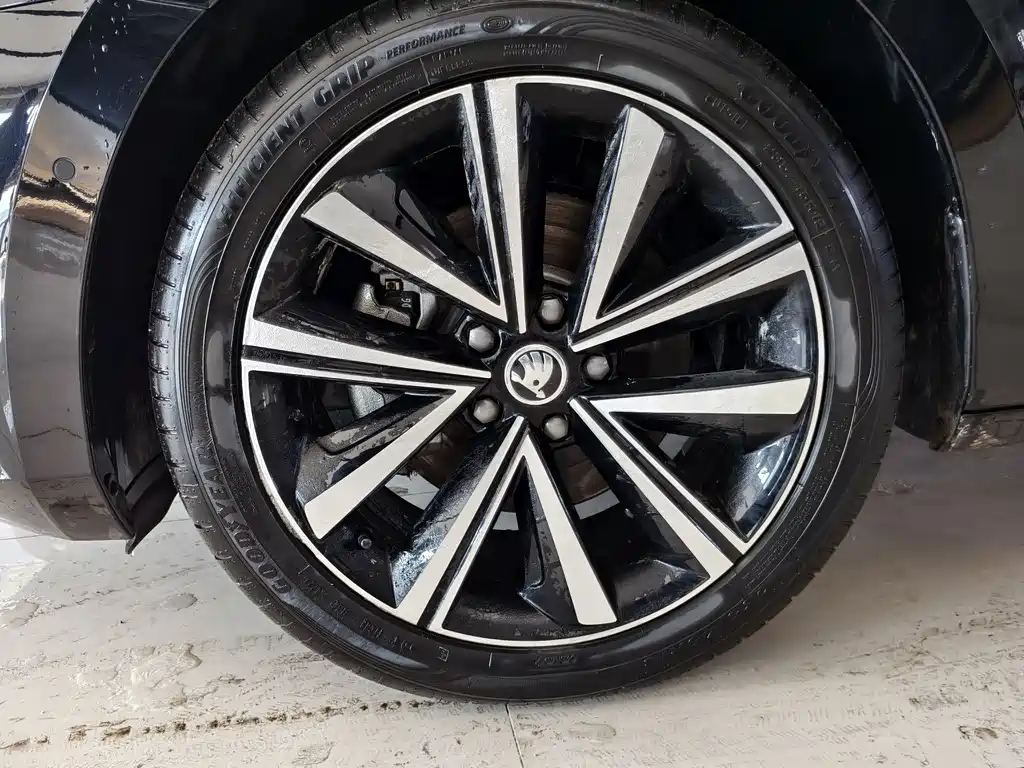 Superb TSI280 DSG Premium