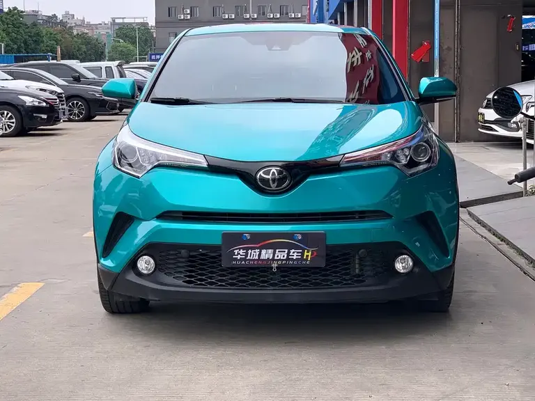 Toyota C-HR 2.0 L Leading