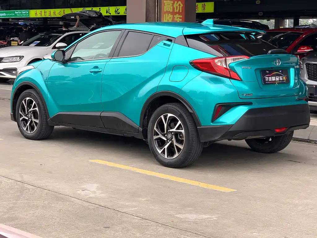 Toyota C-HR 2.0 L Leading