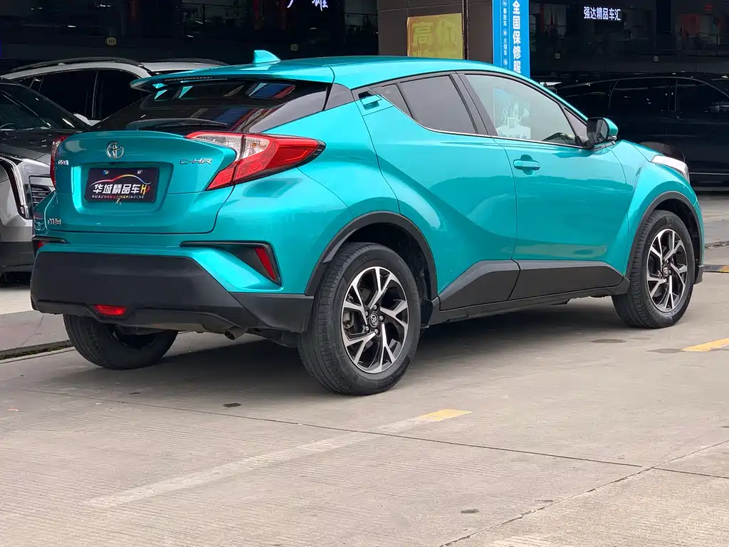 Toyota C-HR 2.0 L Leading