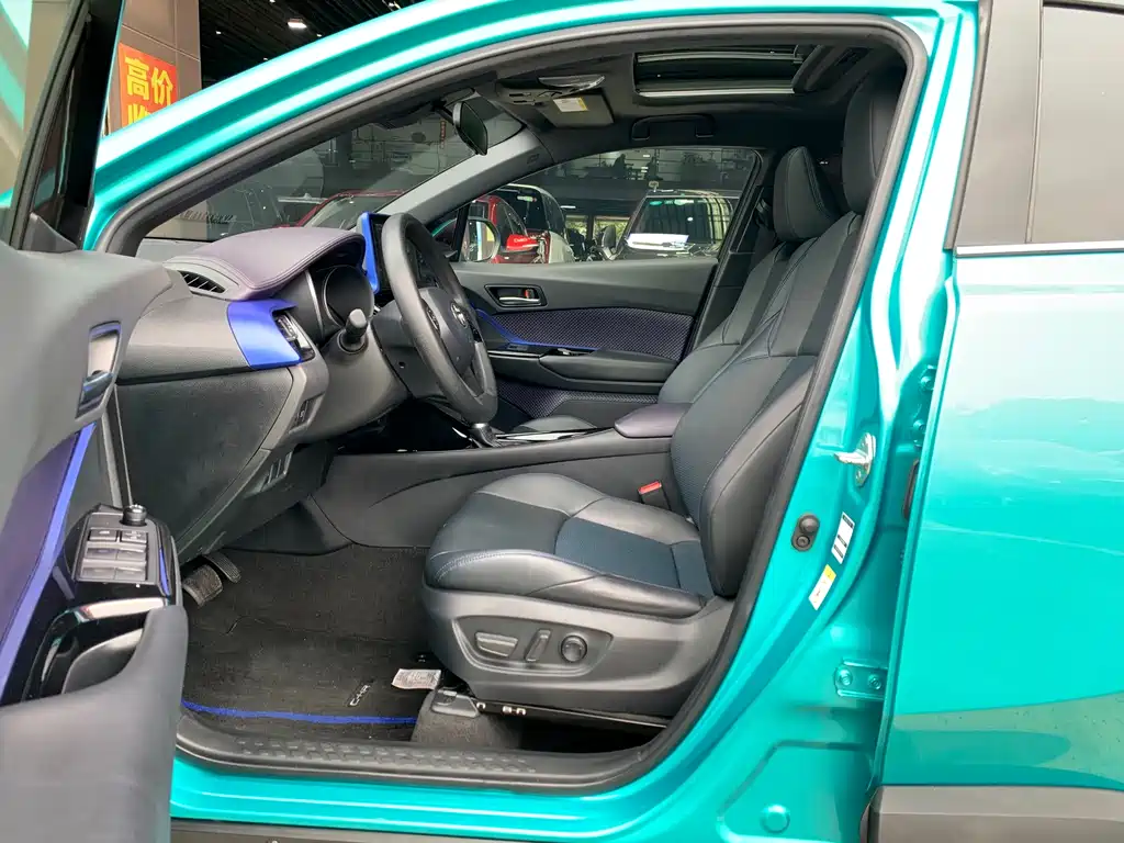 Toyota C-HR 2.0 L Leading