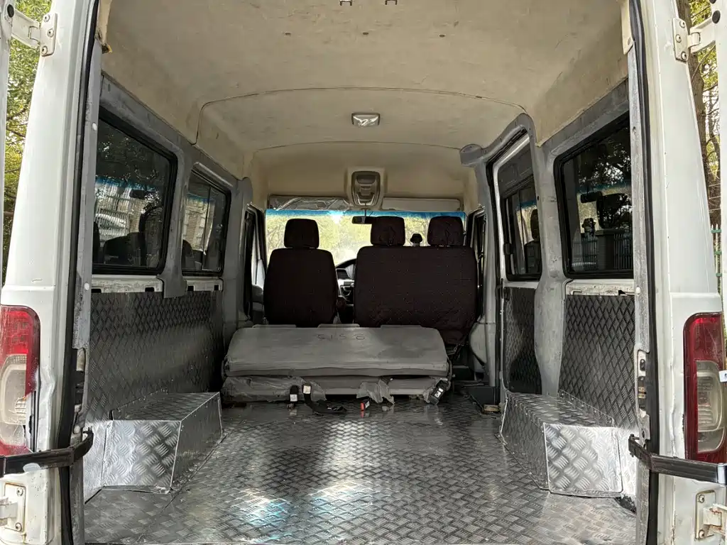 Iveco Baodi 依维柯褒迪 2016款 3.0 T-A 32尊享版中顶F1 C