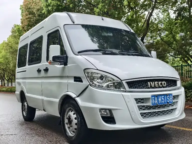 Iveco Baodi 依维柯褒迪 2016款 3.0 T-A 32尊享版中顶F1 C