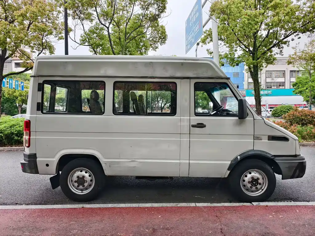 Iveco Deyi 2.5 T-A 35 NJ6485 AC47 Z4
