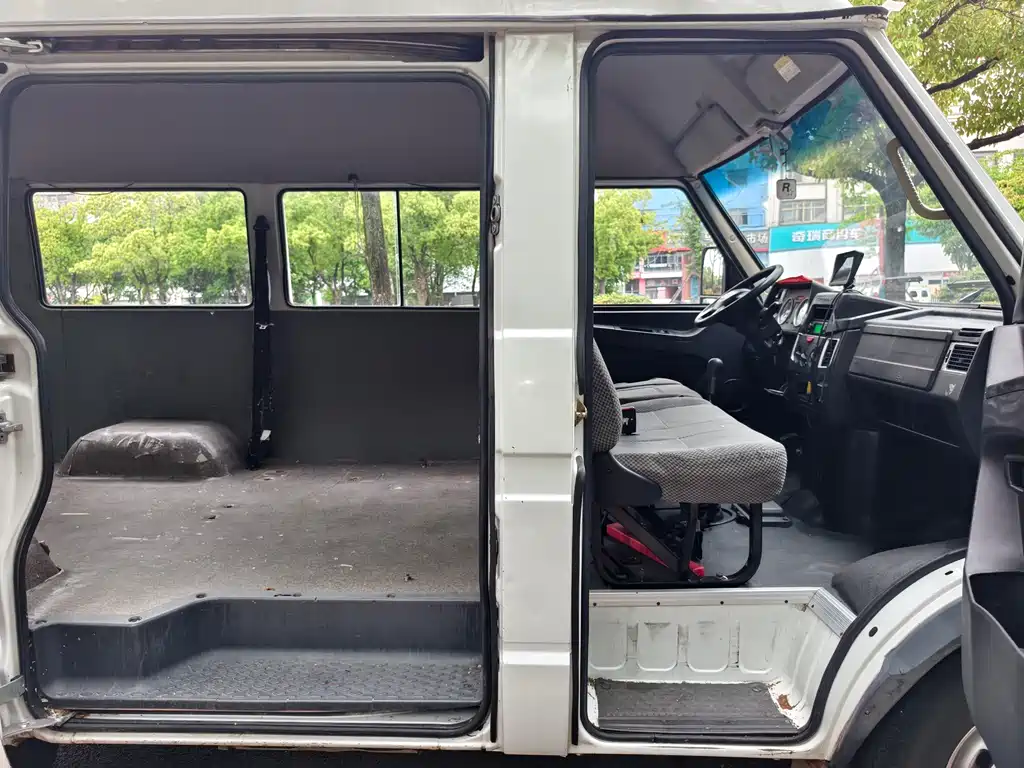 Iveco Deyi 2.5 T A35 Bus 5-7-seat47 Z5