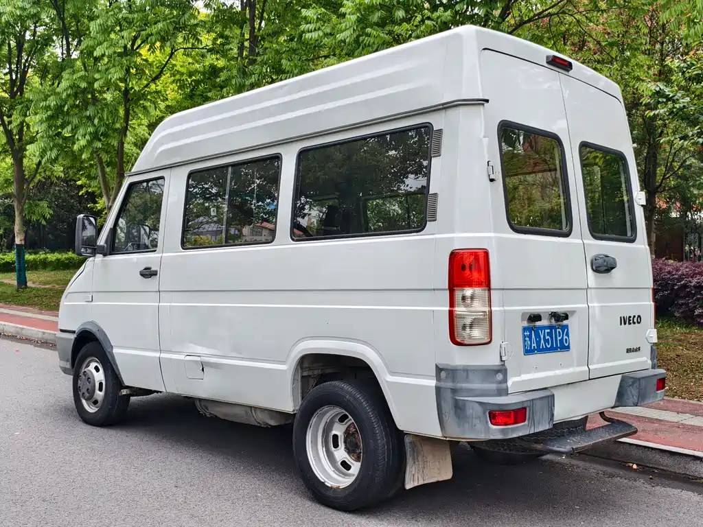 Iveco Deyi 2.5 T A35 Bus 5-7-seat47 Z5