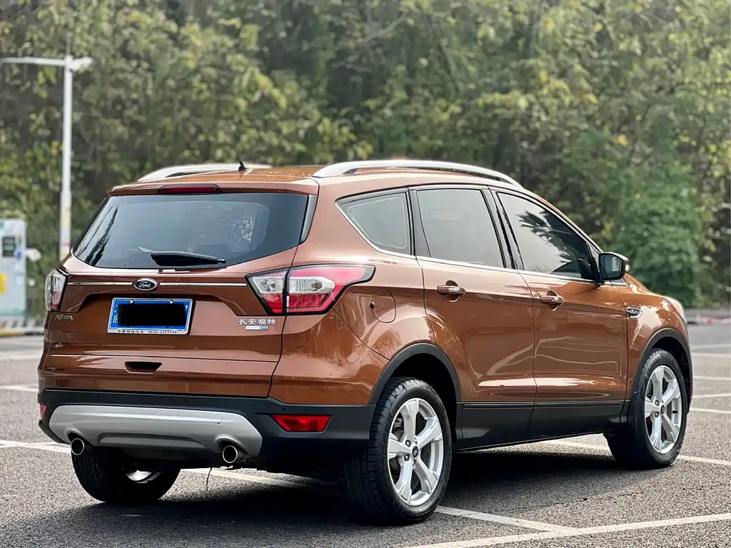 Kuga EcoBoost 245 4 WD Platinum Wing