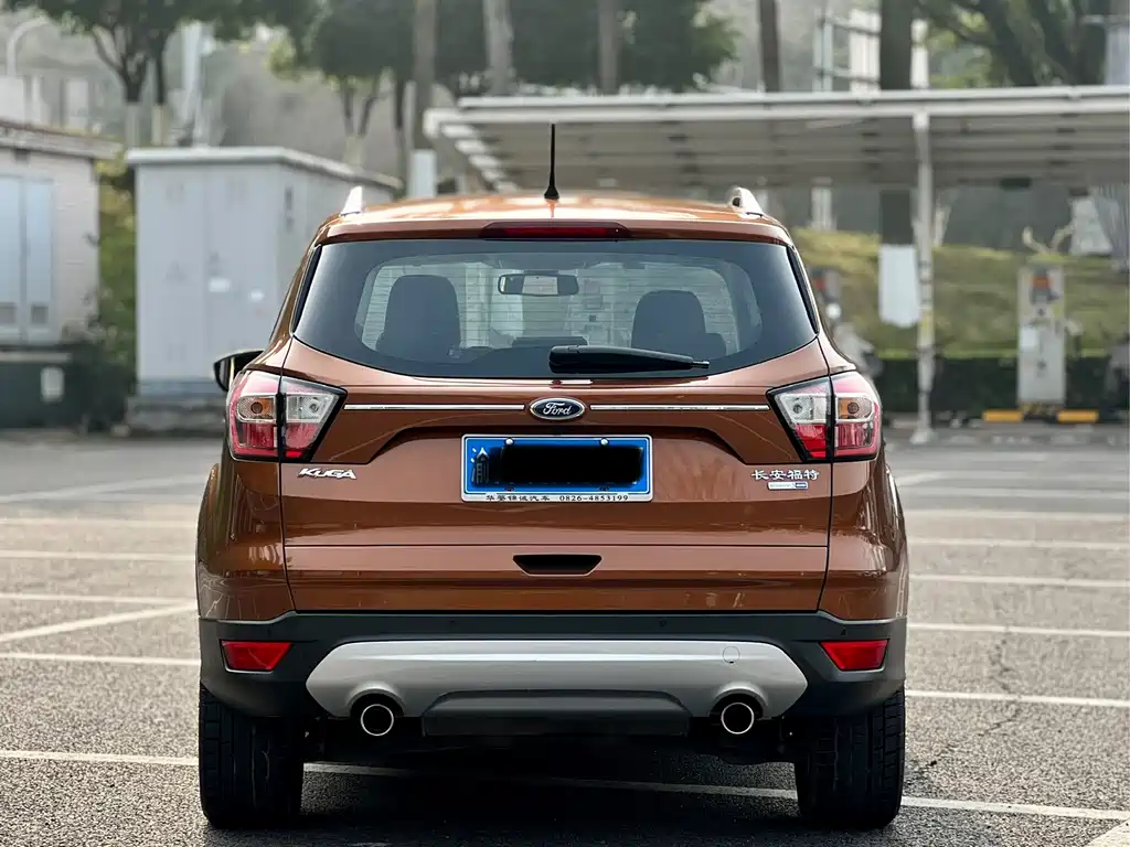 Kuga EcoBoost 245 4 WD Platinum Wing