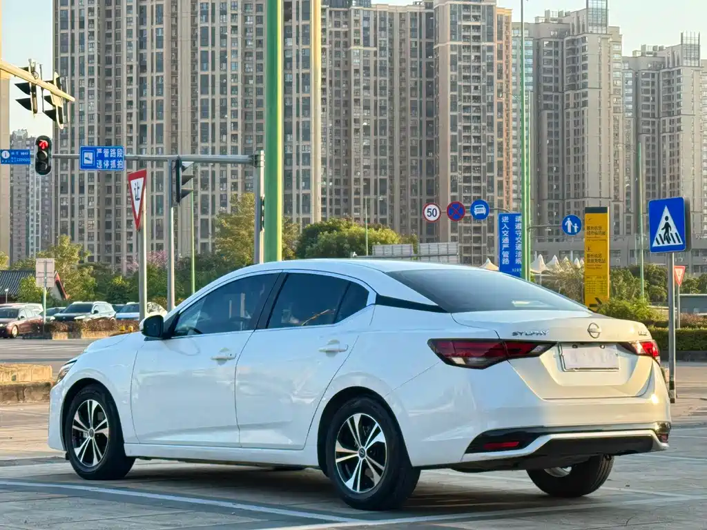 Sylphy Facelift 1.6 L CVT Joy