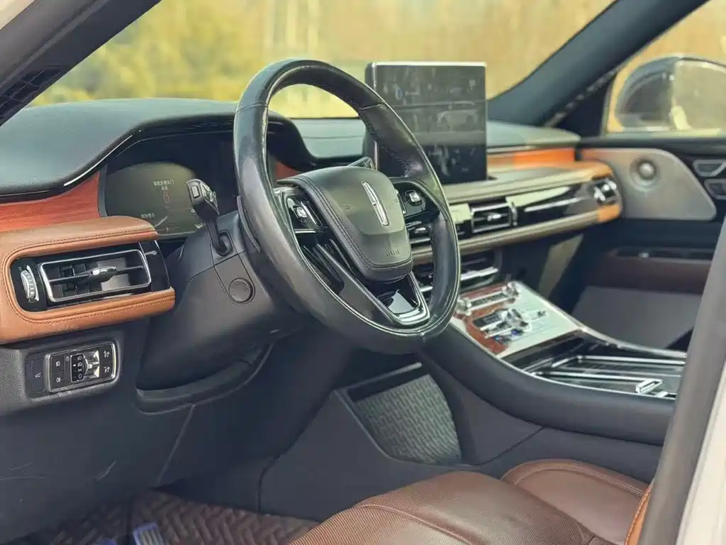Aviator 3.0 T V6 4 WD Executive